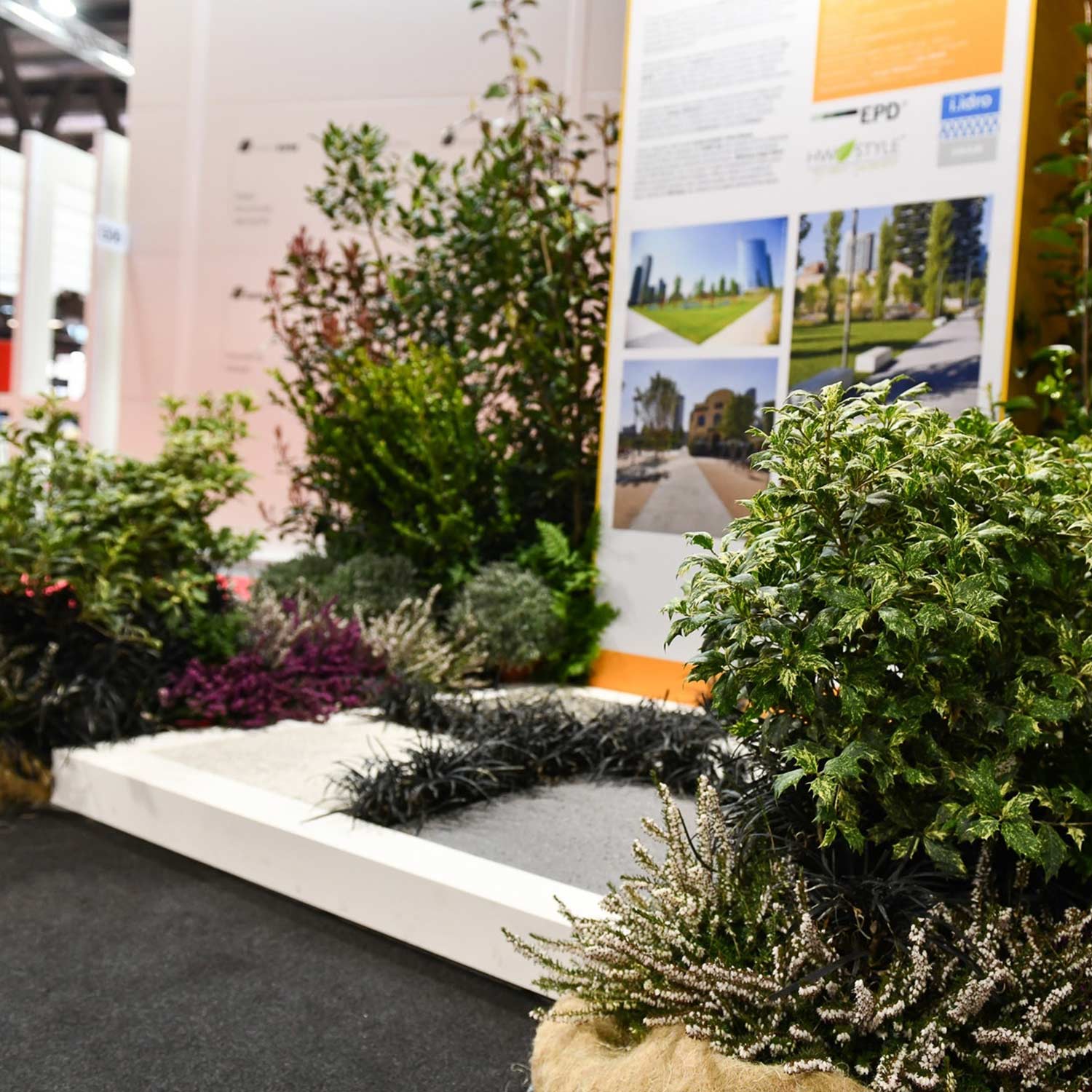 Plant and floral arrangements for trade fairs and exhibitions