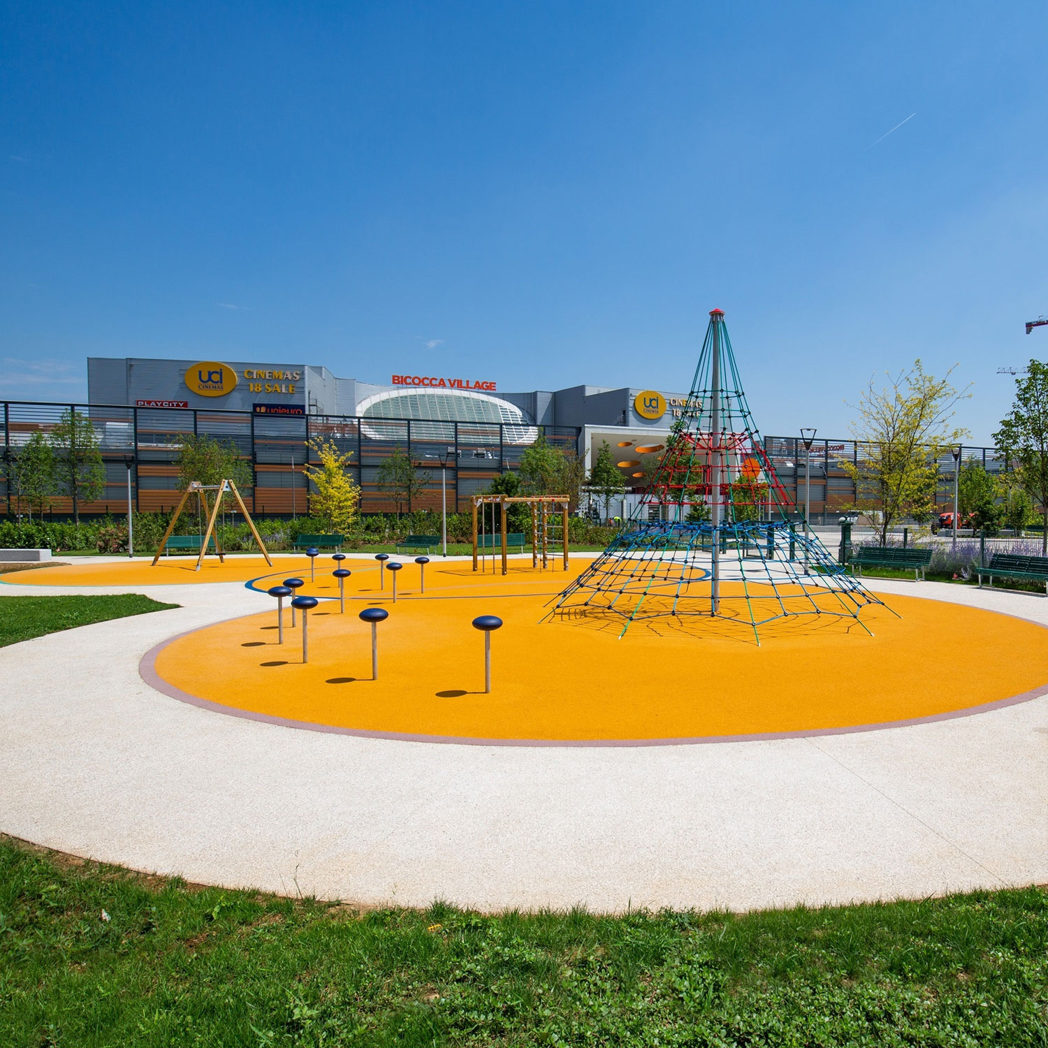 Installation of playgrounds, furniture and fitness areas in public gardens