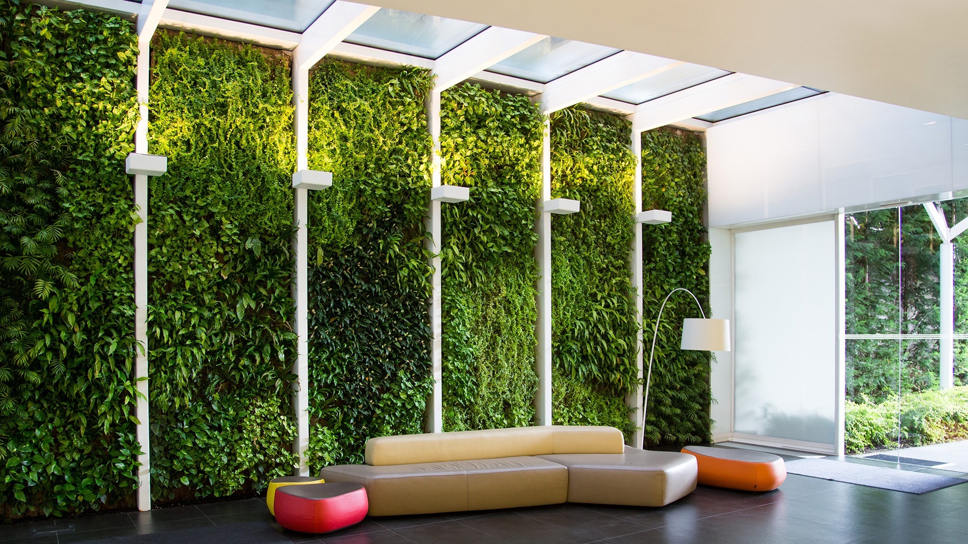 Design, realisation and maintenance of indoor vertical gardens